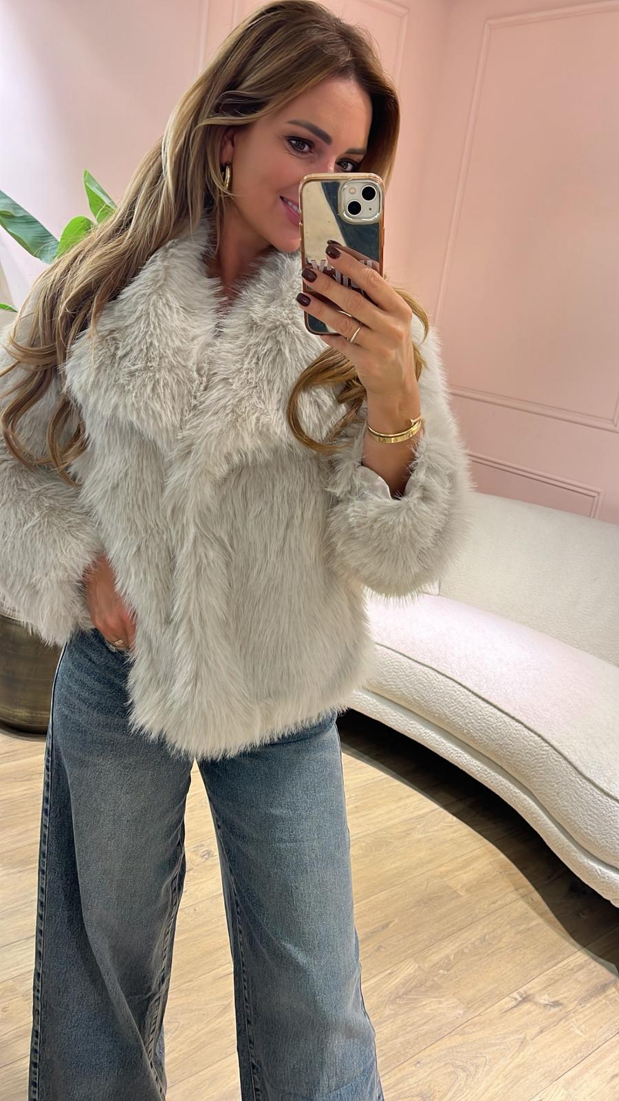 The Fluffy Fur Jacket - cream