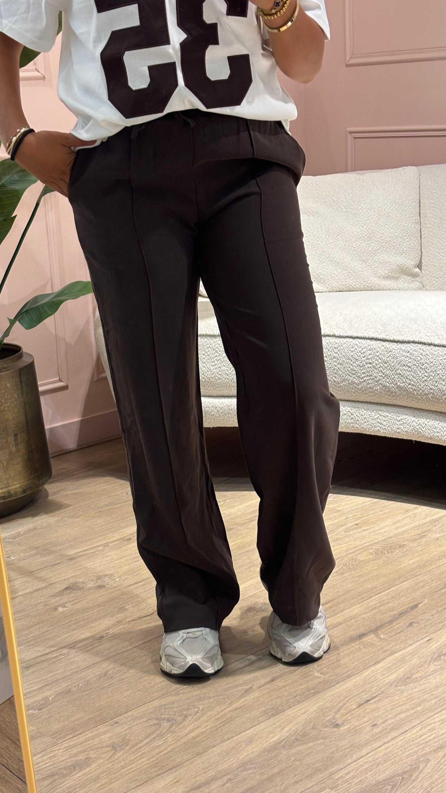 Bella Broek Brown