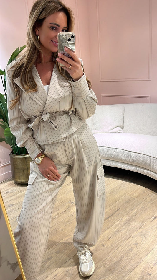 SALE! Pinstripe Blazer met Ceintuur - licht beige