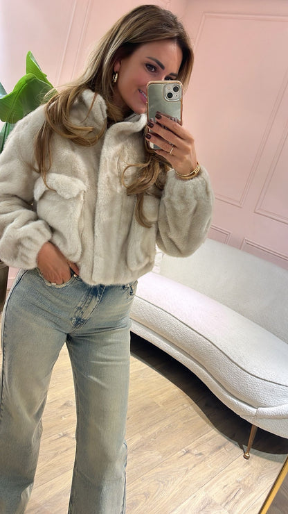 Faux Fur Jacket  - creme 🤍